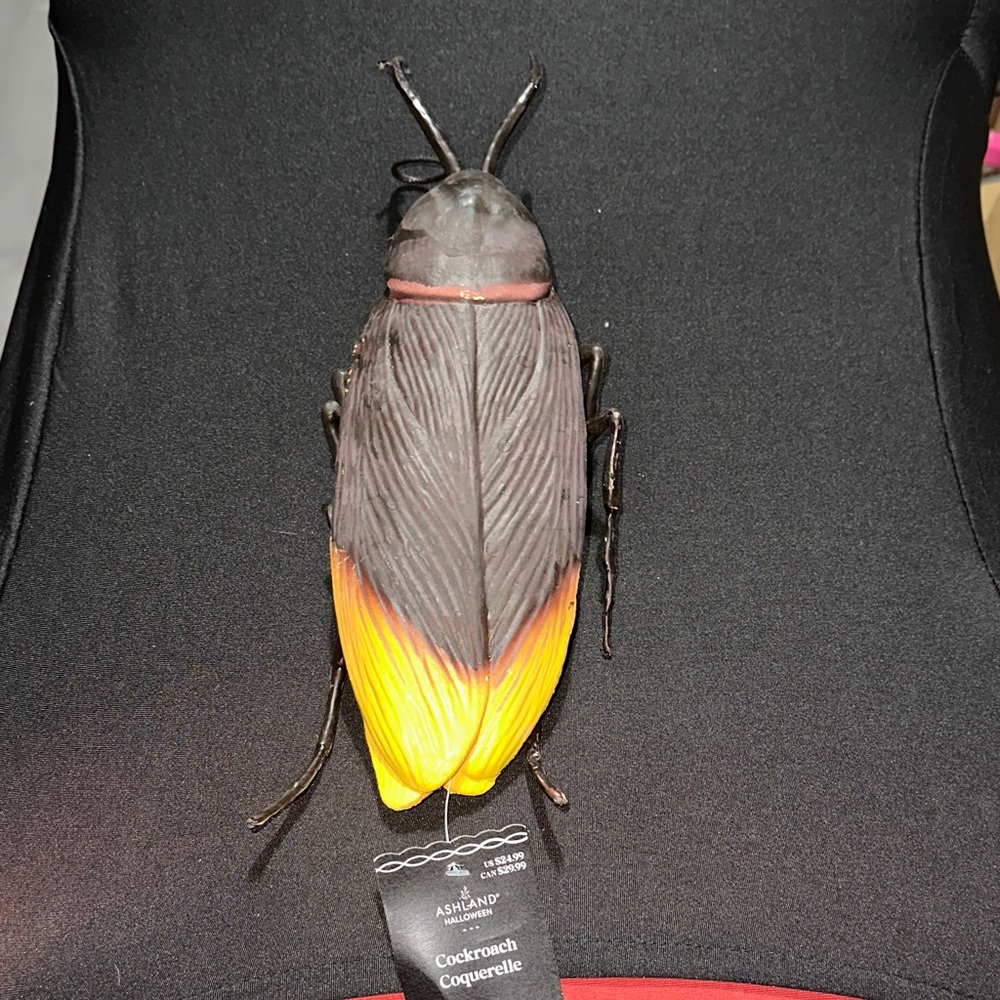 Ashland Insect Decor with Vibrant Yellow